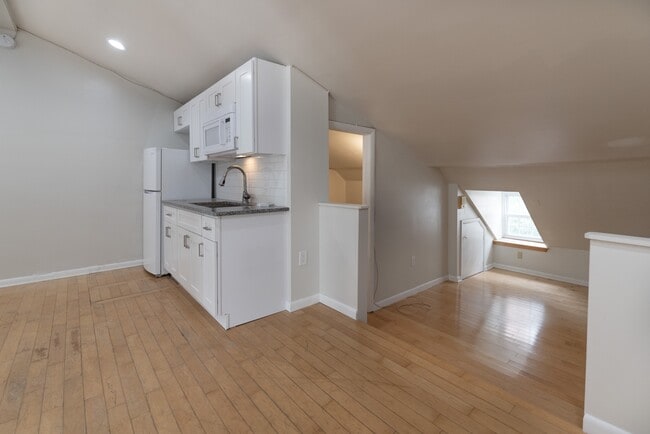 Building Photo - 18 N New St