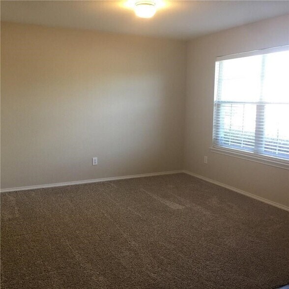Building Photo - 9205 Lenox Dr