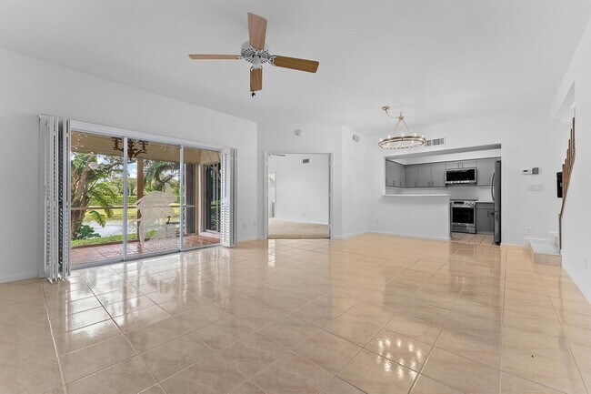 Building Photo - 2505 Fairway Dr N