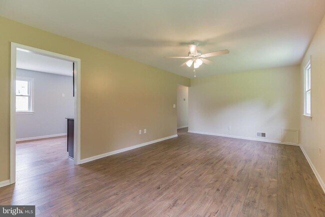 Building Photo - 6055 Dawn Dr