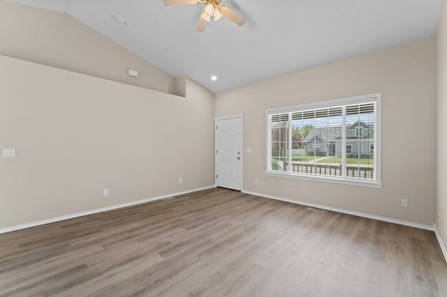 Building Photo - 6216 S Lone Tree Ave