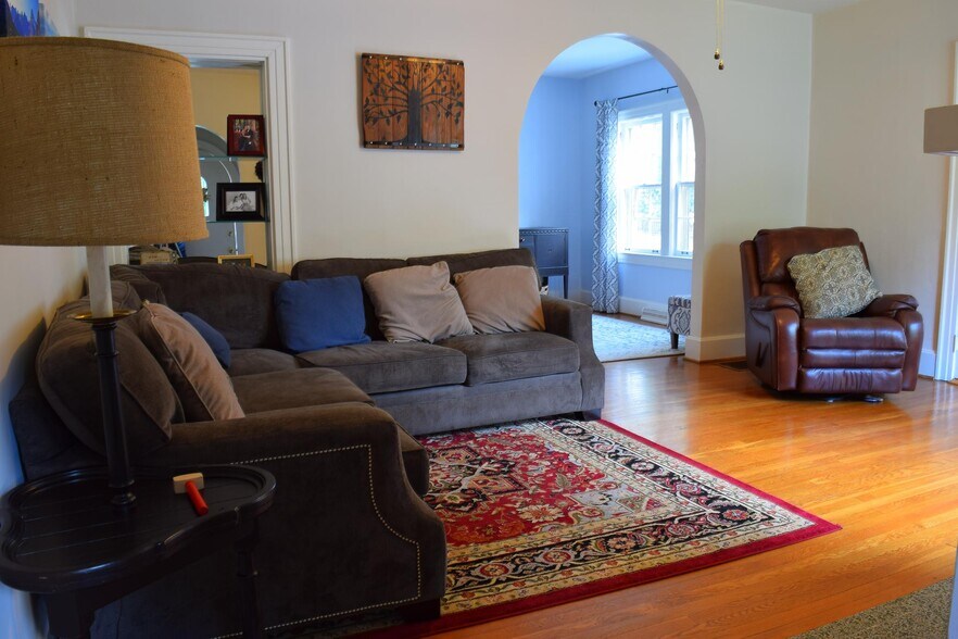 Building Photo - 136 Shawnee Pl