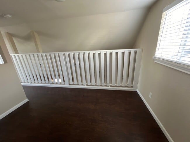 Building Photo - 627 E 14th St