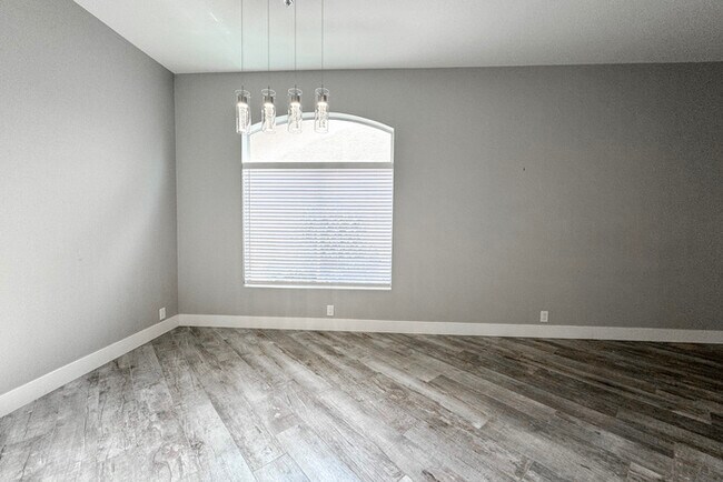 Building Photo - 3Bed/2.5 Ba House in Gated Community in No...
