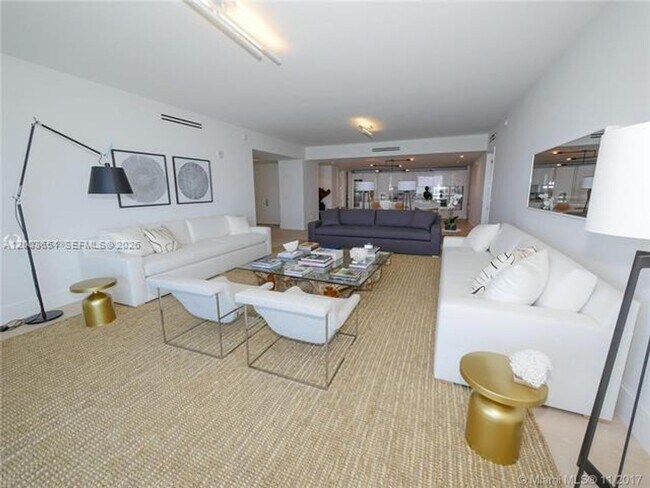 Building Photo - 10201 Collins Ave