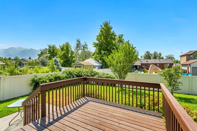 Building Photo - 8637 Goldenrain Cir