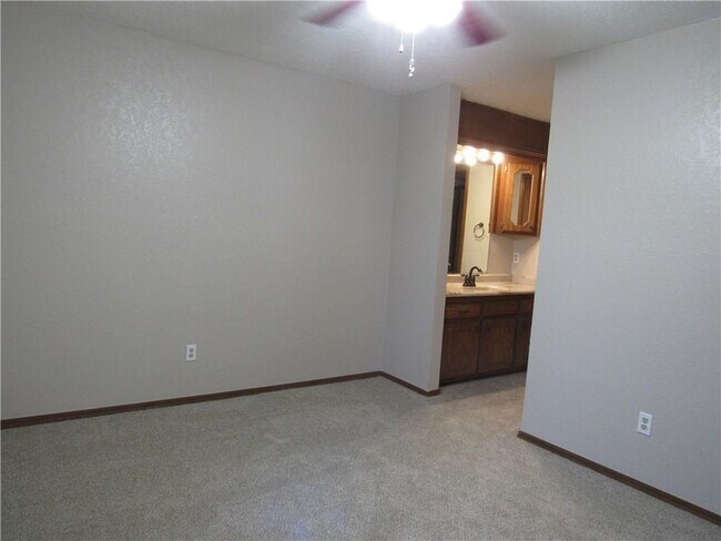 Building Photo - 936 W Tesio Way