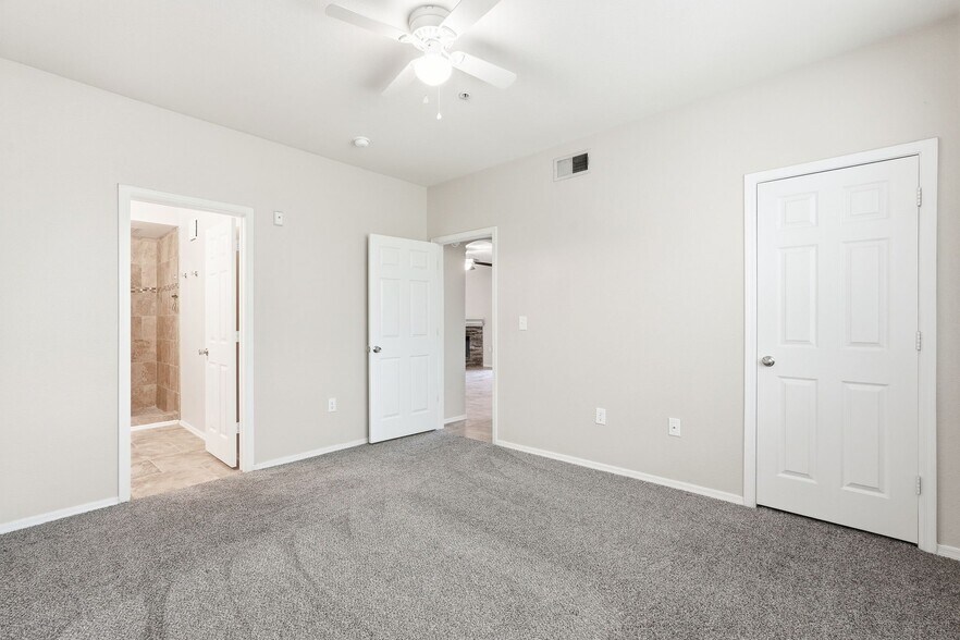 Building Photo - 5401 E Van Buren St