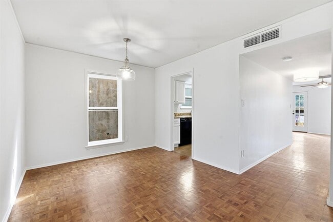 Building Photo - 6631 Valleyside Rd