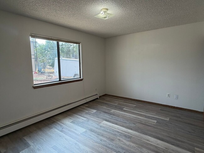 Building Photo - 462 Topaz Dr