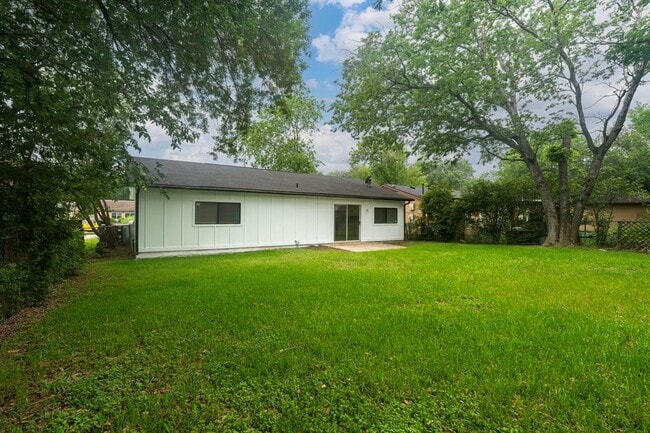 Building Photo - 2508 Dovemeadow Dr