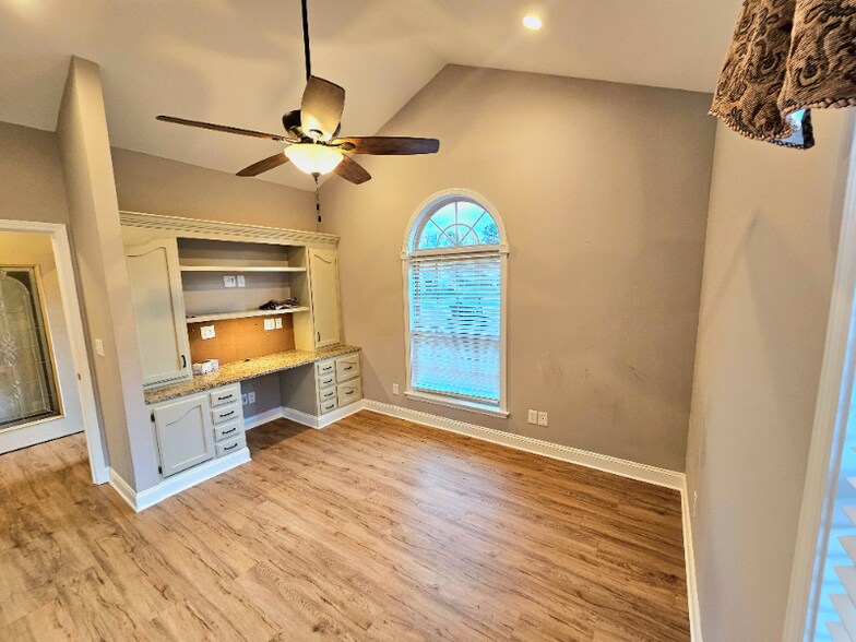 Building Photo - 261 Wrenwood Ct