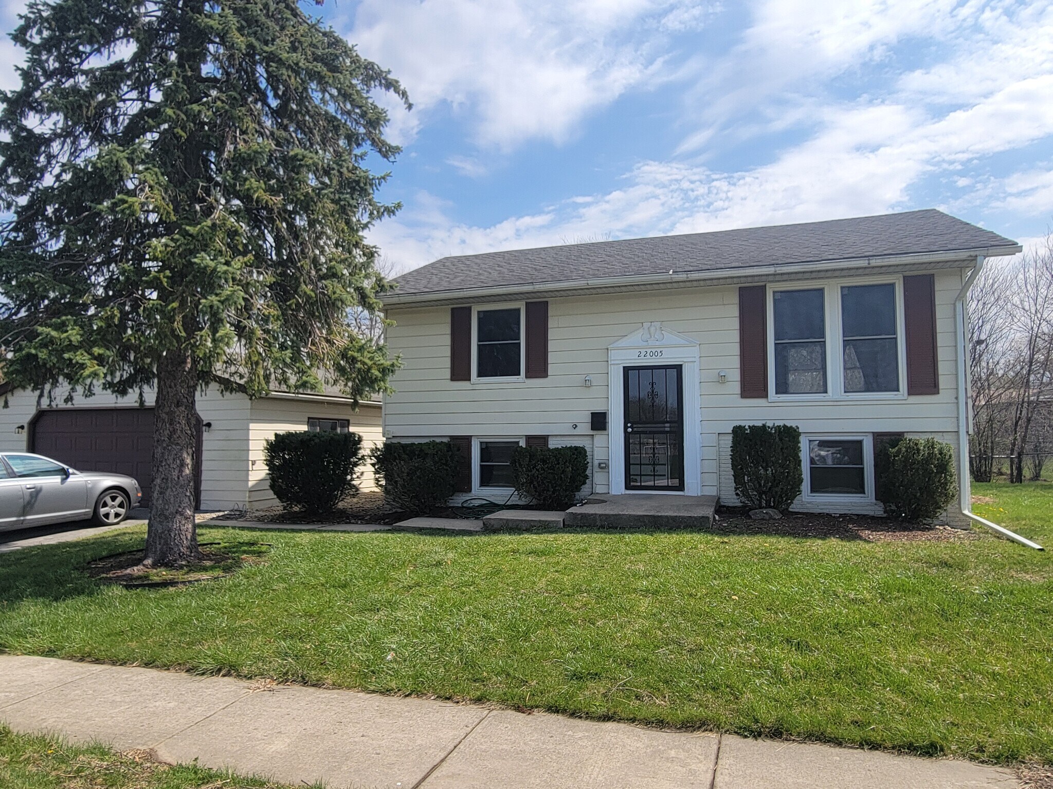 Building Photo - 22005 Balmoral Dr