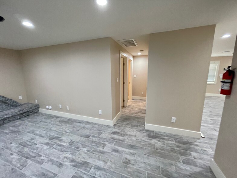 Building Photo - 7132 W Almeria Rd