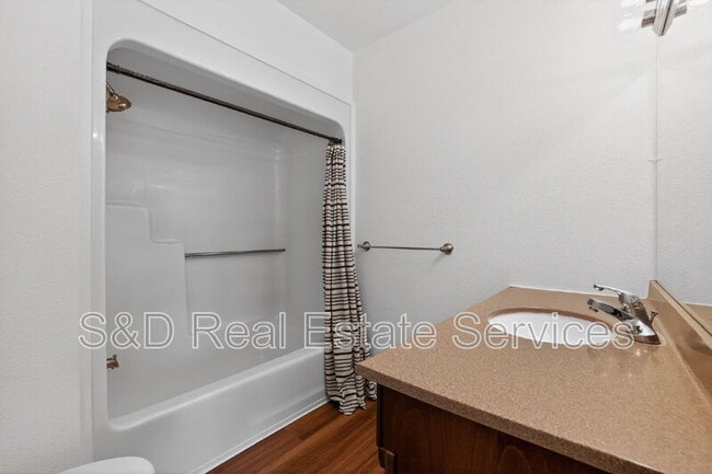 Building Photo - 2219 9th St SE