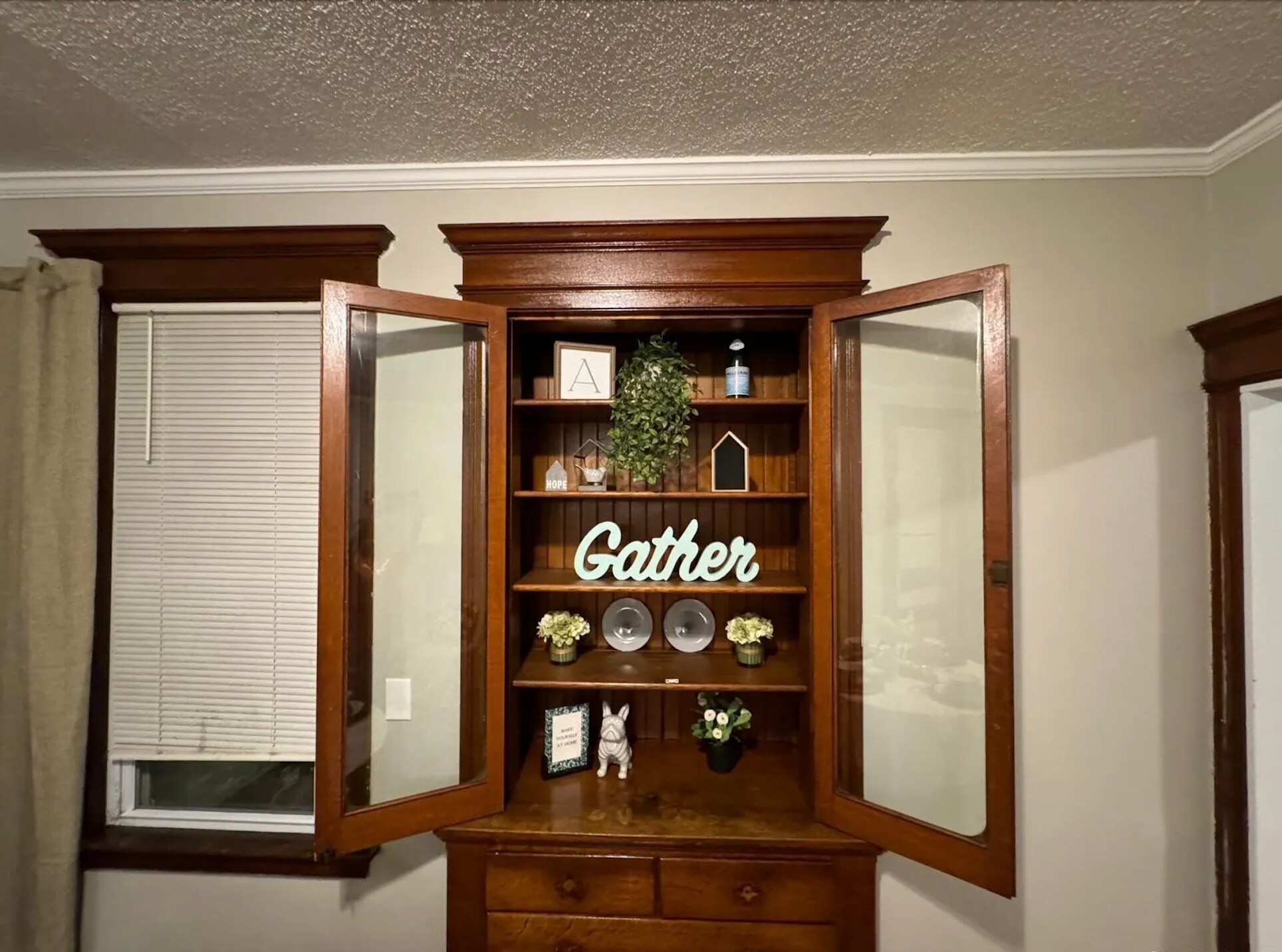 Building Photo - 208 Buckingham St