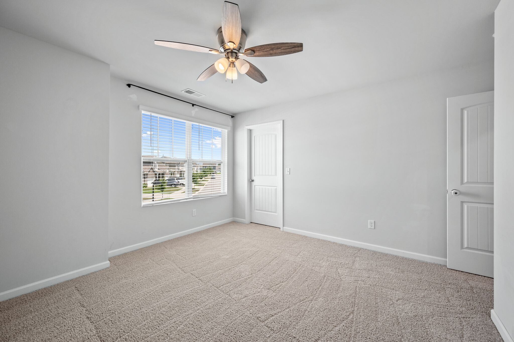 Building Photo - 7277 Sunny Parks Dr