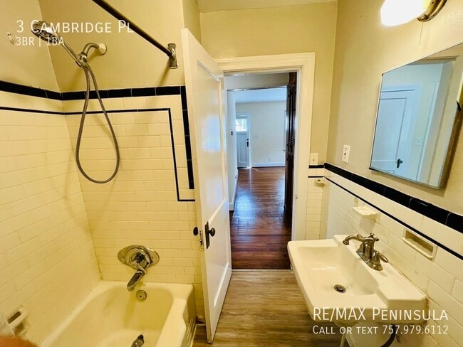 Building Photo - 3 Cambridge Pl