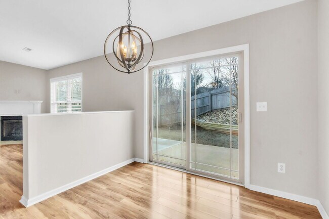 Building Photo - Elegant 3BR/2BA Home in Chartwell Estates with Fireplace & Fenced Yard $1800/mo rent