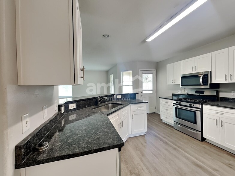 Building Photo - 13323 Ambrosa Dr