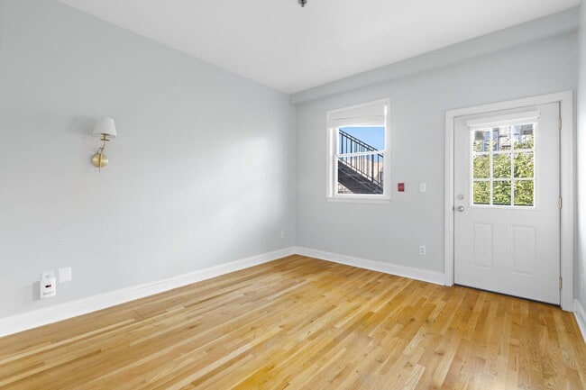 Building Photo - 233 Monroe St