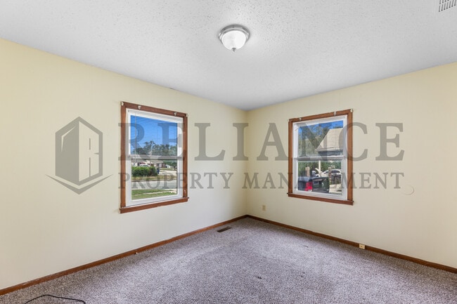 Building Photo - 4114 Vesta Dr