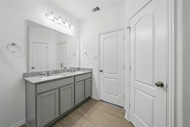 Building Photo - 31335 Horseshoe Meadow Bend Ln
