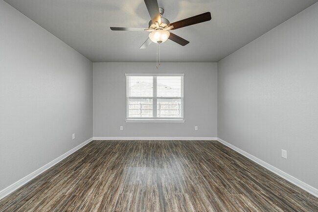 Building Photo - 602 Hollyhock Dr