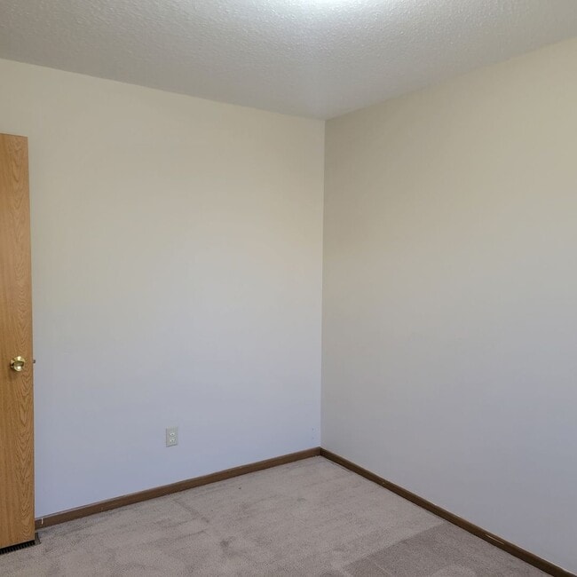 Building Photo - 3 BED | 2 BATH | SPLIT-FOYER HOME | RAPID ...