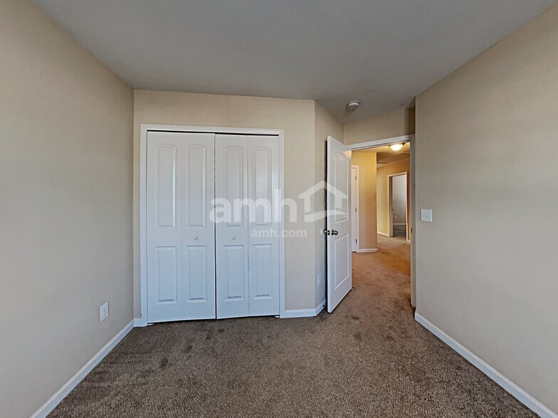 Building Photo - 4 Bolter Ct