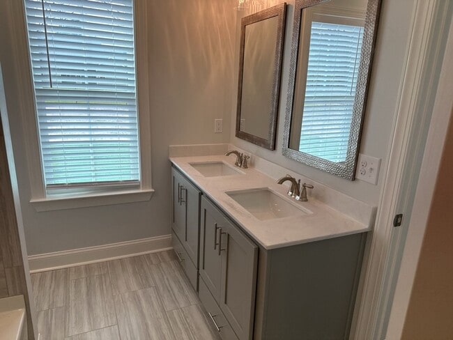 Building Photo - 20 Owens Rd