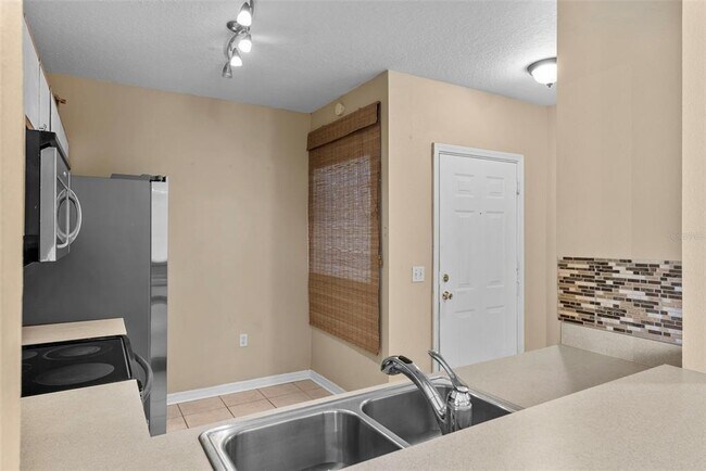 Building Photo - 9505 Amberdale Ct