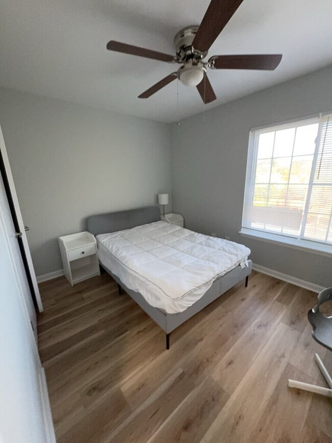 Building Photo - 1 Bedroom 1 Bathroom Student Housing