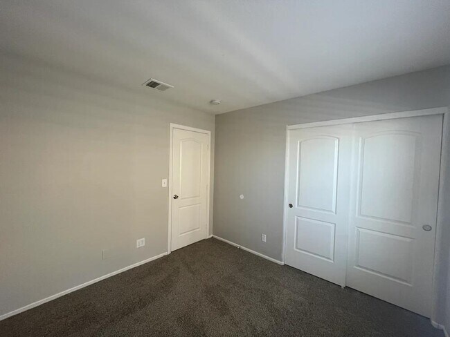 Building Photo - 416 Opal Dr
