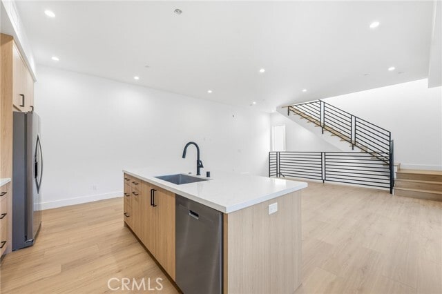 Building Photo - 6554 Balboa Blvd