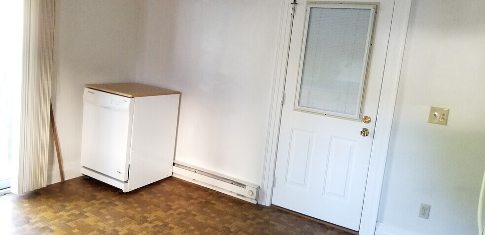 Portable dishwaser - 69 Cypress St