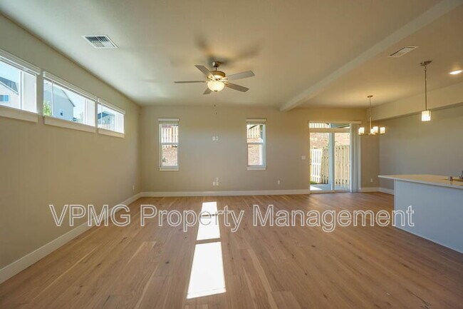 Building Photo - 2331 E Otter Lp