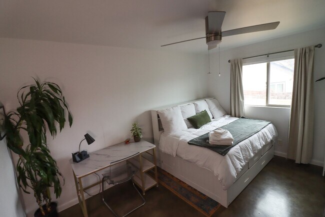 Building Photo - 1706 Royal Hill Dr