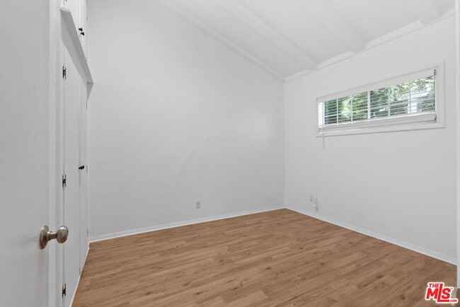 Building Photo - 5541 Fallbrook Ave