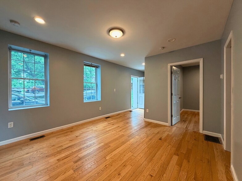 Building Photo - 274 Walsh Ave