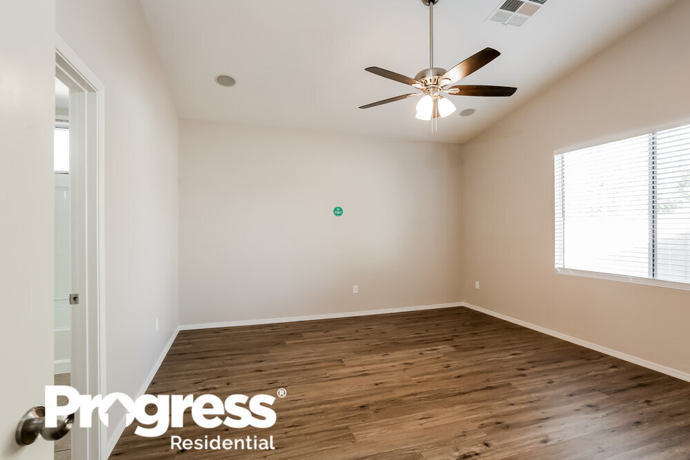 Building Photo - 4130 W Vineyard Rd