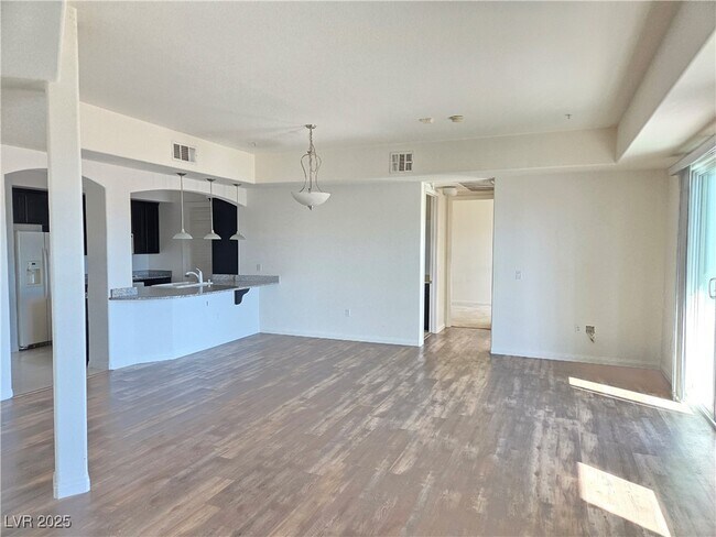 Building Photo - 62 E Serene Ave