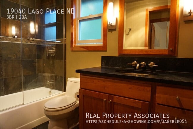 Building Photo - 19040 Lago Pl NE