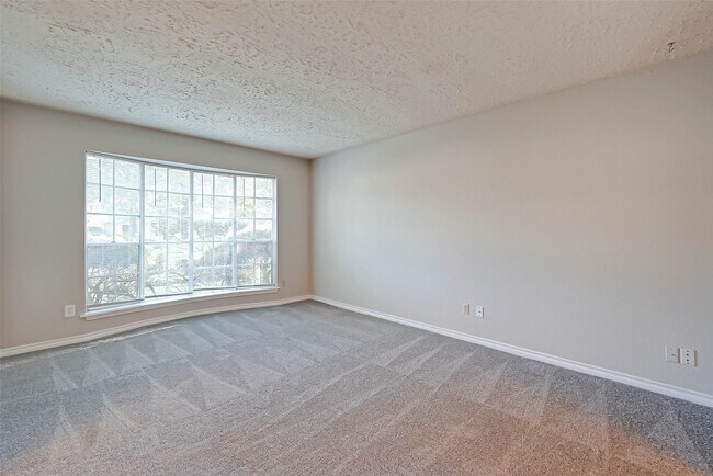 Building Photo - 22610 Deville Dr