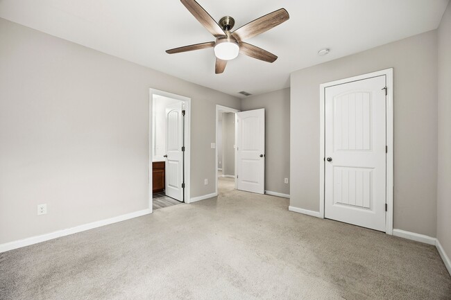 Building Photo - 7275 Heritage Oak Ct