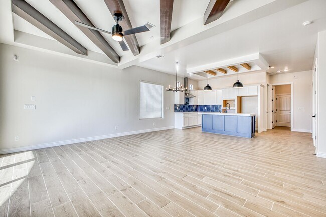 Building Photo - Beautiful East side House 4 bed-2.5 baths, part of The Overlook Casa Club that includes Swimming ...