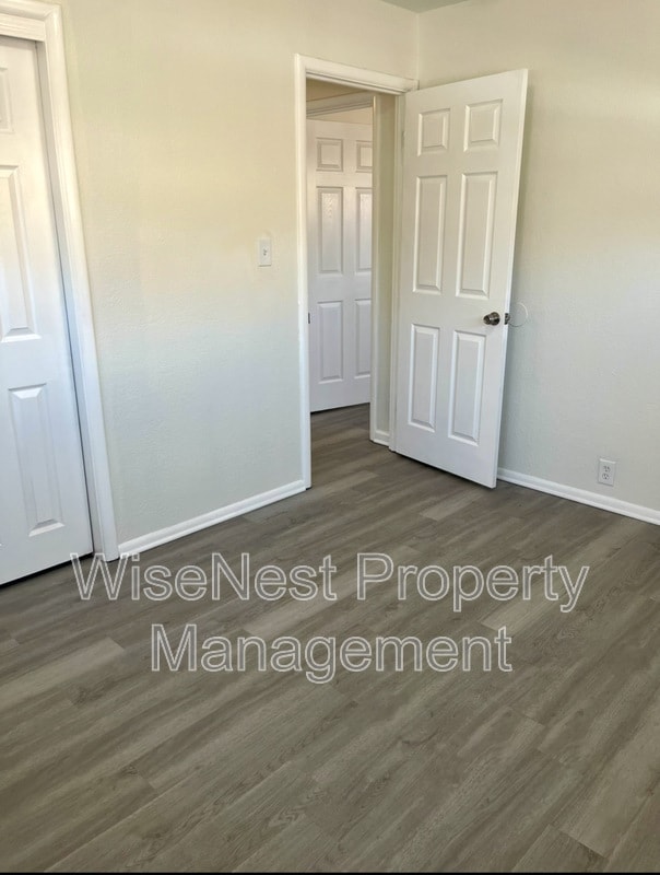 Building Photo - 10804 Newton Ave