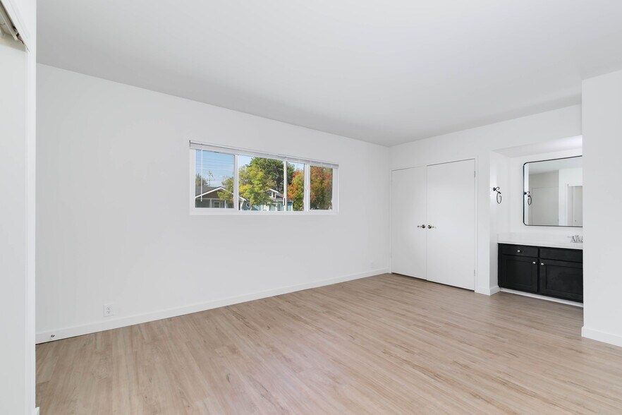 Building Photo - 1138 N Valley St