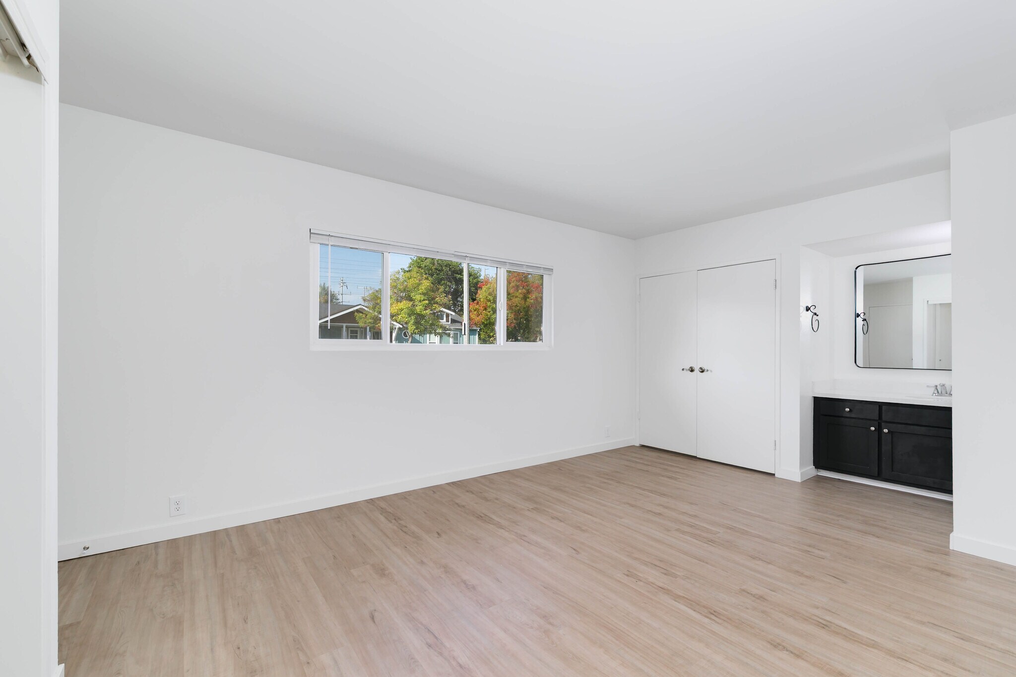 Building Photo - 1138 N Valley St