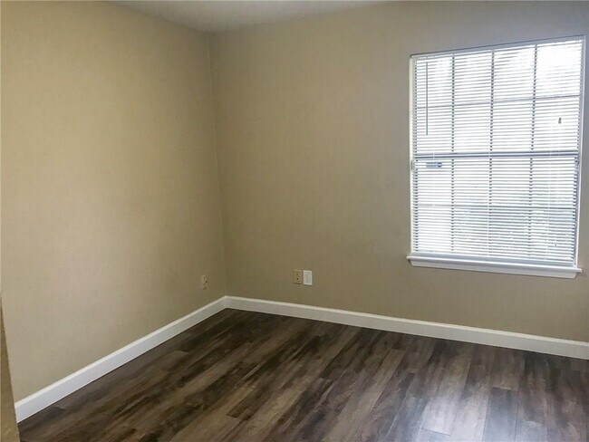 Building Photo - 10511 Robinwood Cir